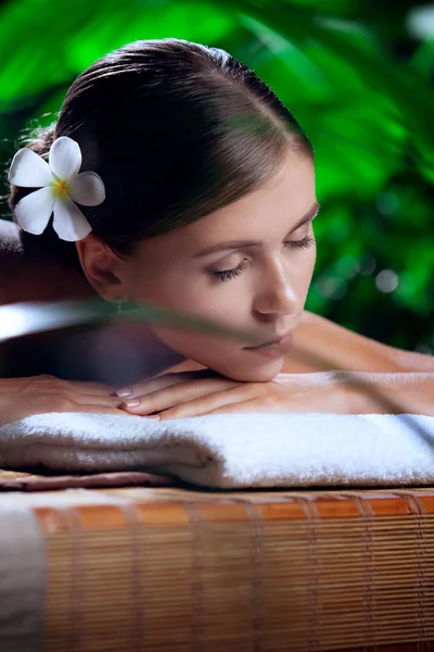 Retrato Mujer Hermosa Joven Ambiente Del Balneario — Foto de Stock