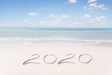 Güzel bir Noel ve yeni yıl temalı tropikal plaj manzarası 