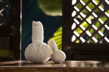 Beyaz bitkisel kompres görüntüsünü kapat. 