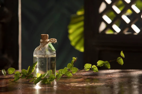 Vista Cerca Una Bonita Botella Pequeña Con Aceite Masaje Parte —  Fotos de Stock