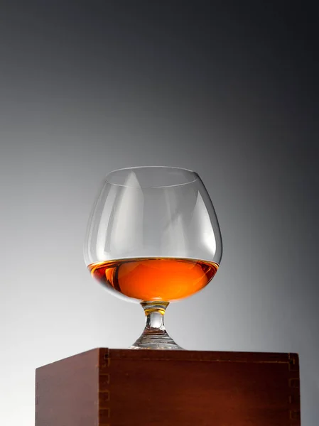 Närbild Glas Whisky Grå Rygg — Stockfoto