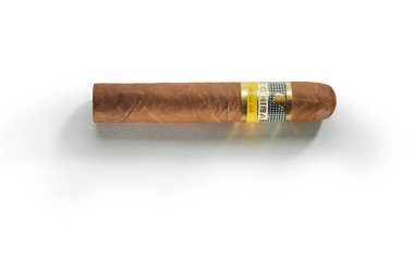 Bangkok, Tayland Ağustos 2020: Cohiba Robusto purosu, Havana Küba. Cohiba, Küba 'da Habanos S.A için üretilen kaliteli bir puro markasıdır.. 