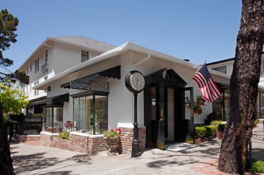 Carmel, Kaliforniya, ABD - 11 Mayıs 2014. Carmel 'deki caddelerin manzarası. Carmel, Kaliforniya 'da ziyaret etmek için en popüler turistik yerlerden biridir..