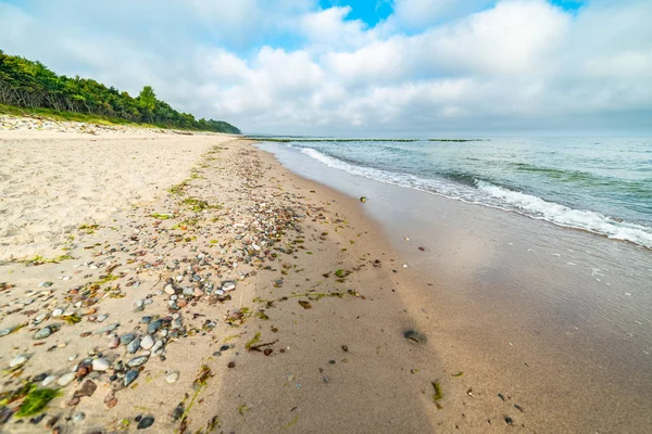 Paesaggio Spiaggia Rocciosa Onde Frangiflutti — Foto Stock