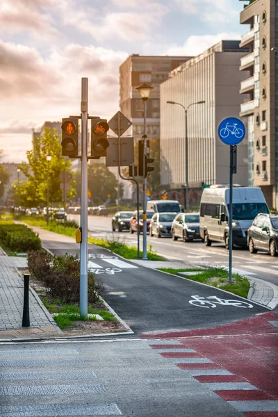 Cykelväg Horisontella Och Vertikala Tecken Rött Ljus — Stockfoto