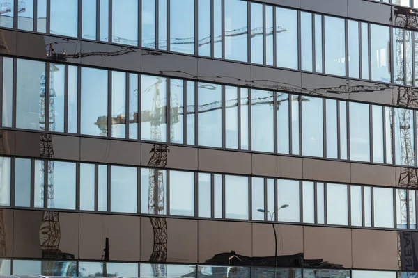 Effetto Specchio Sulla Facciata Dell Edificio Uffici — Foto Stock