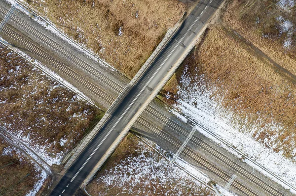 トラックと高架橋の平面図です 冬時間 — ストック写真