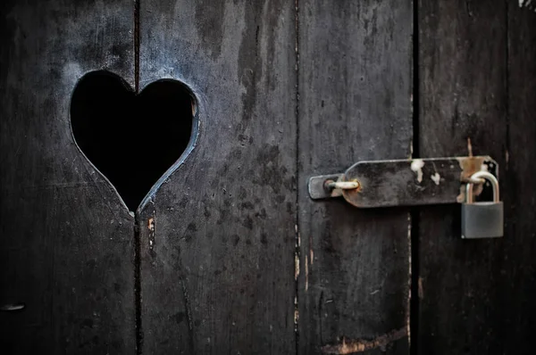 Heart Shape Cut Out Wooden Board Padlock Background — Stock Photo, Image