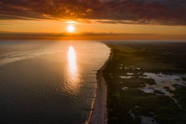 Deniz kenarında gün batımı