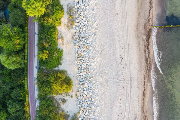 Deniz ve mangrovlar arasında bisiklet yolu — Stok fotoğraf