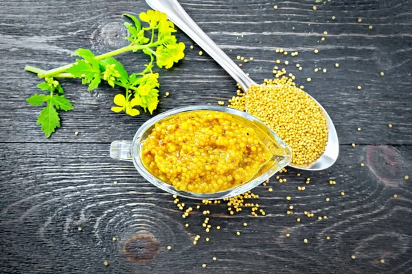 Senf Dijon Sauce Einem Gläsernen Untersetzer Gelbe Blumen Und Senfkörner — Stockfoto