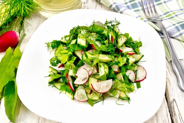 Salade Van Radijs Komkommer Veldzuring Groenen Gekleed Met Plantaardige Olie — Stockfoto