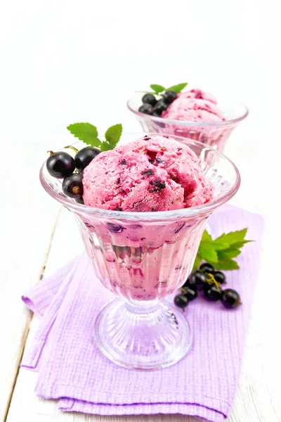 Gelato Con Ribes Nero Due Bicchieri Tovagliolo Lilla Bacche Con Fotografia Stock