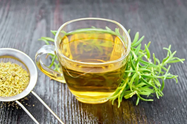 Tisane Romarin Dans Une Tasse Une Passoire Aux Herbes Sèches — Photo