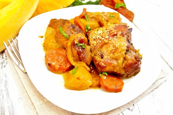 Chicken roast with pumpkin and carrots on board — Stock Photo, Image