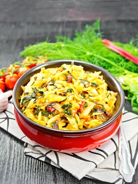 Cabbage stew with chard in bowl on black board — Stock Photo, Image