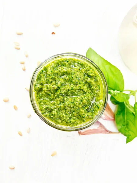 Salsa Pesto Barattolo Vetro Basilico Pinoli Aglio Olio Oliva Una — Foto Stock