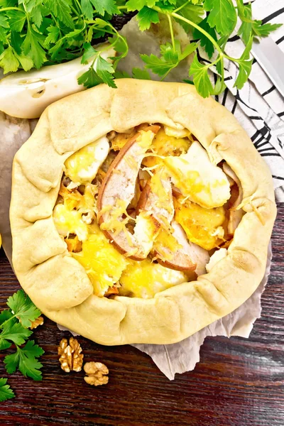 Torta Abóbora Pêra Queijo Suave Nozes Papel Guardanapo Faca Salsa — Fotografia de Stock