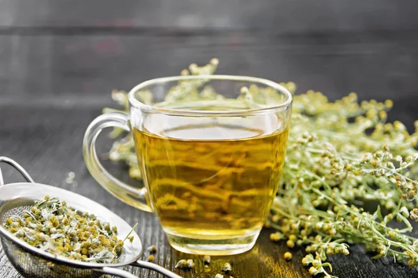 Tisane Absinthe Grise Dans Une Tasse Verre Armoise Fleurs Fraîches — Photo