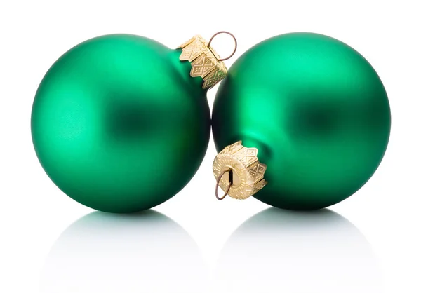 Zwei Grüne Christbaumkugeln Isoliert Auf Weißem Hintergrund — Stockfoto