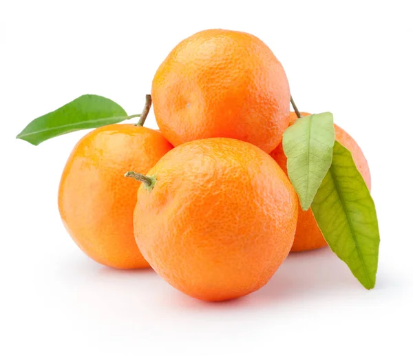 Vers Mandarijnen Sinaasappelen Fruit Met Verlaat Geïsoleerd Witte Achtergrond — Stockfoto