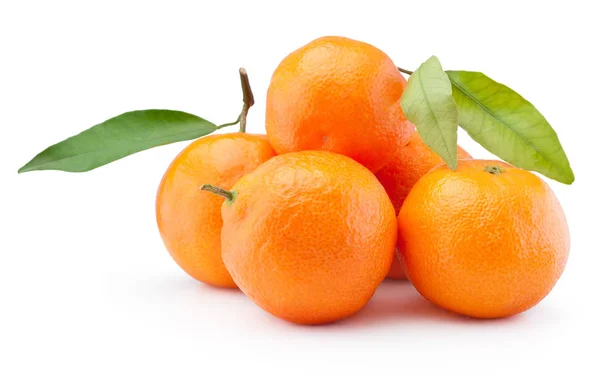 Naranjas Frescas Mandarinas Con Hojas Aisladas Sobre Fondo Blanco — Foto de Stock