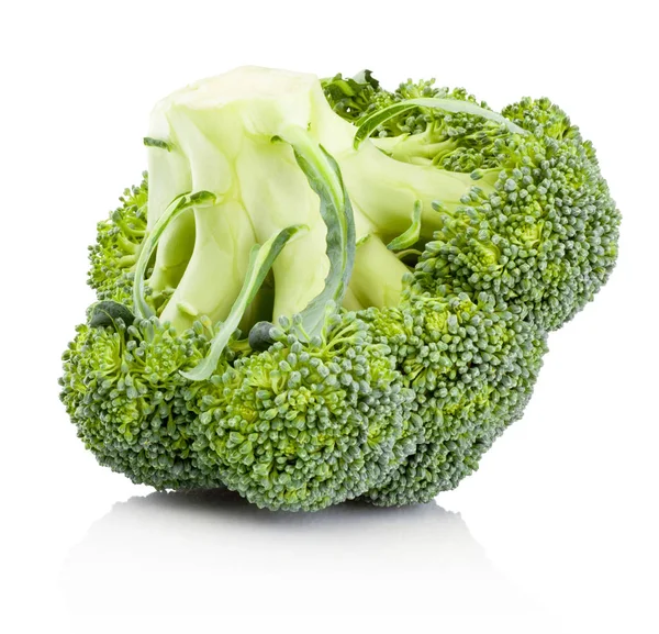 Broccoli freschi isolati su fondo bianco — Foto Stock