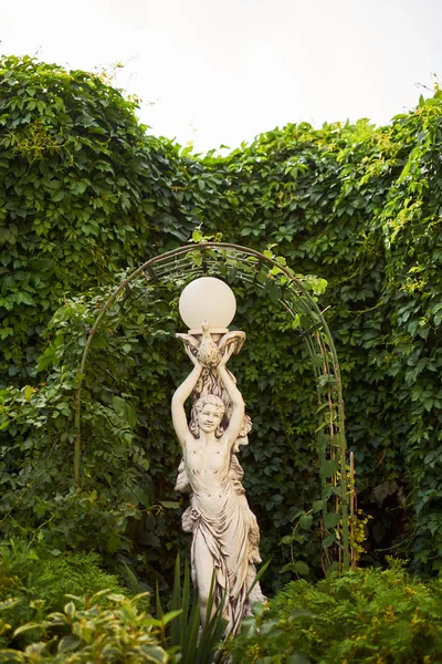 Sculpture Girl Basket Public Park Green Background — Stock Photo, Image