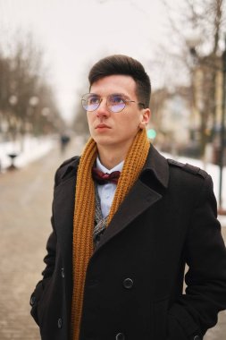 New York'ta kentsel bir bakışla genç adam.