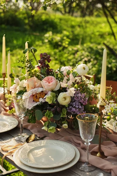 Décor Dîner Mariage Dans Nature Dans Jardin — Photo