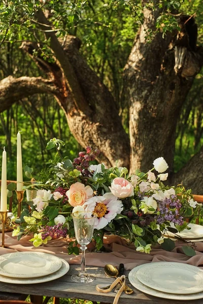 Dekor Düğün Yemeği Bahçede Doğada Stok Fotoğraf