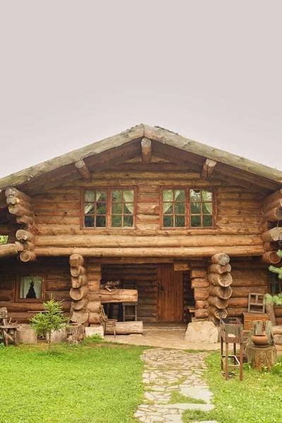 Güzel modern ahşap ev fotoğraf.