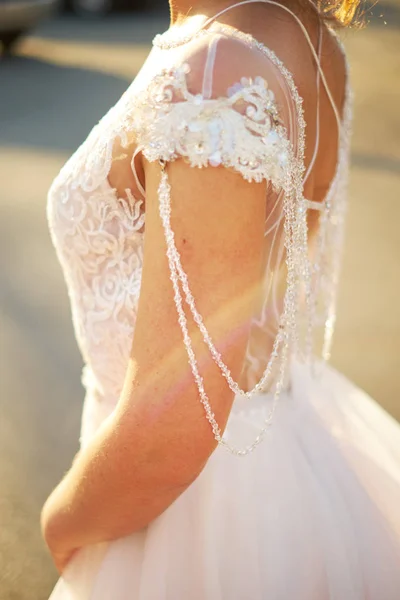 Manhã Noiva Quando Ela Usa Vestido Bonito Mulher Preparando Antes — Fotografia de Stock