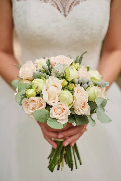 Noiva Segurando Buquê Casamento Cores Rosa Pastel — Fotografia de Stock