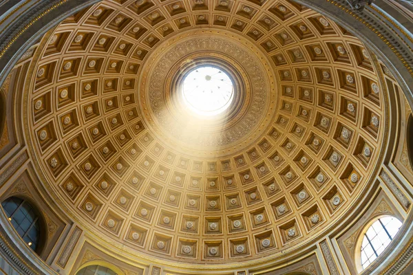 Vatikan Vatikan Vatikan Roma Talya Müze Salonlarında Bazilikanın Kubbe Işık — Stok fotoğraf