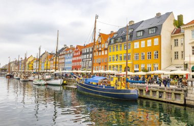Nyhavn Kopenhag 'da özellikle popüler bir yerdir 