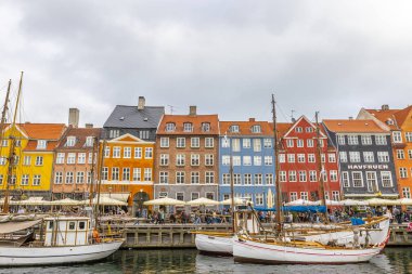 Nyhavn Kopenhag 'da özellikle popüler bir yerdir 
