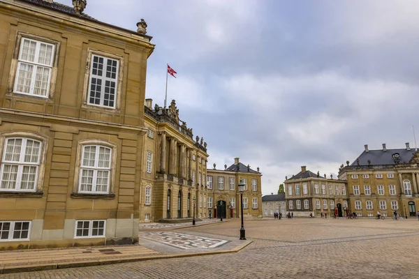 Palácio Amalienborg em Copenhague Dinamarca — Fotografia de Stock