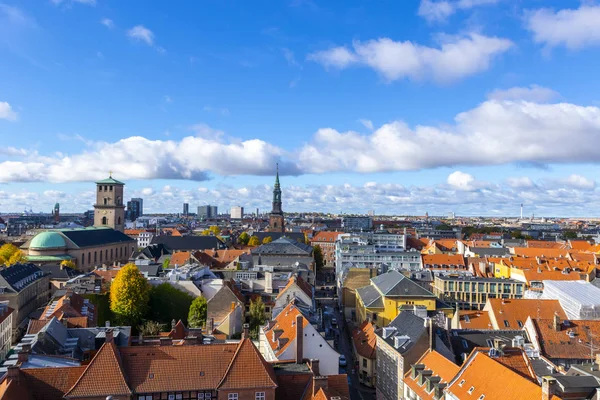 Hermosa vista de Copenhague desde lo alto de la torre redonda — Foto de Stock