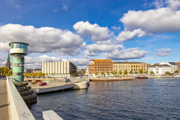 Vecchi edifici scandinavi a Copenhagen hardor — Foto Stock