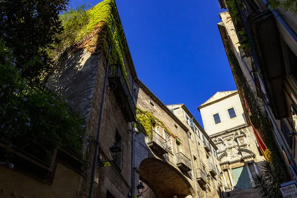 Escadas de pedra medievais que levam à igreja de Sant Marti Sacosta — Fotografia de Stock