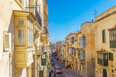Malta sokakları ve Valletta, Malta'daki renkli ahşap balkonlar
