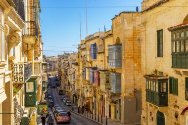 Malta sokakları ve Valletta, Malta'daki renkli ahşap balkonlar