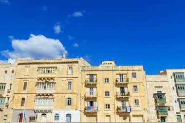 Malta sokakları ve Valletta, Malta'daki renkli ahşap balkonlar