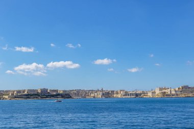 Valletta, Grand Harbor, Malta deniz girişinin havadan ufuk çizgisi görünümü