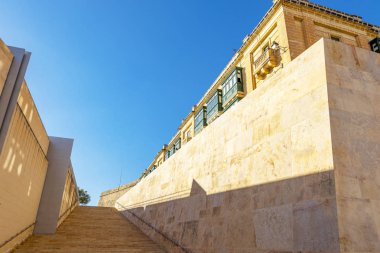 Malta sokakları ve Valletta, Malta'daki renkli ahşap balkonlar