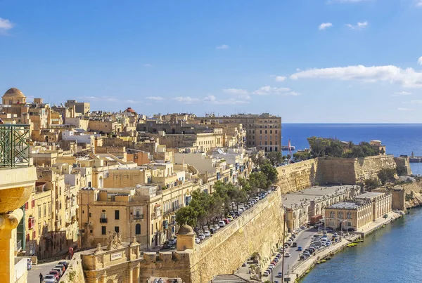 Древние укрепления Валлетты, великая гавань Мальты — стоковое фото