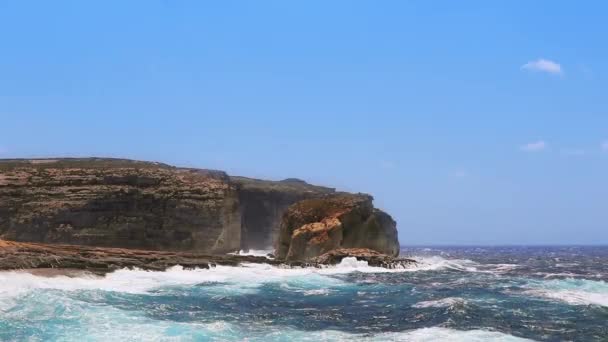 Gozo adasındaki Mavi Delik, Malta — Stok video