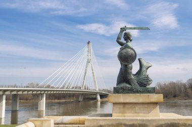 Polonya - Varşova'nın başkenti. Varşova - Mermaid asma köprü yakınındaki sembolü.