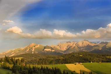 Dağ günbatımı - Tatras - yüksek dağ Avrupa'da. Polonya taraftan görüntüleyin. Kuzey yüzleri.